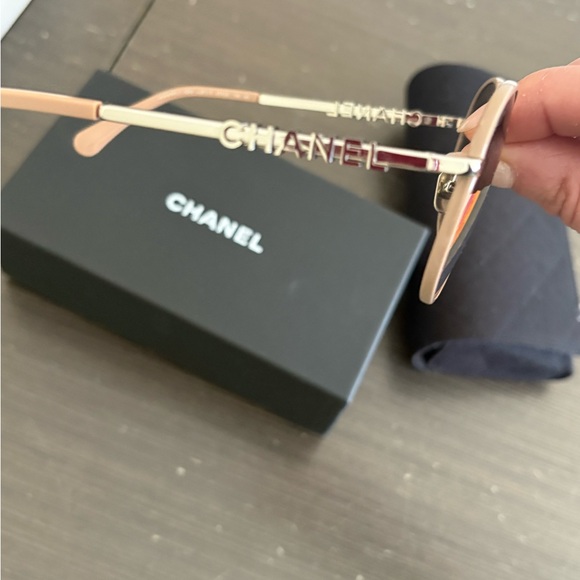 Chanel sunglasses - Picture 4 of 5